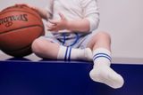 Detské športové protišmykové ponožky s modrými prúžkami